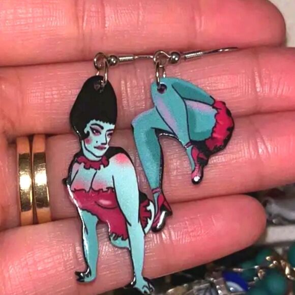 Fun Halloween dangle earrings - Picture 8 of 12